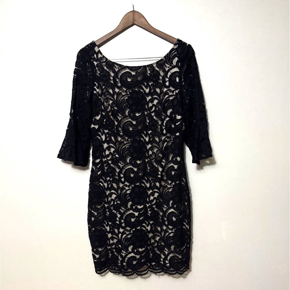 Black Lace Vince Camuto Cocktail Dress With 3/4 Bell Sleeves & V-Neckline Size 1